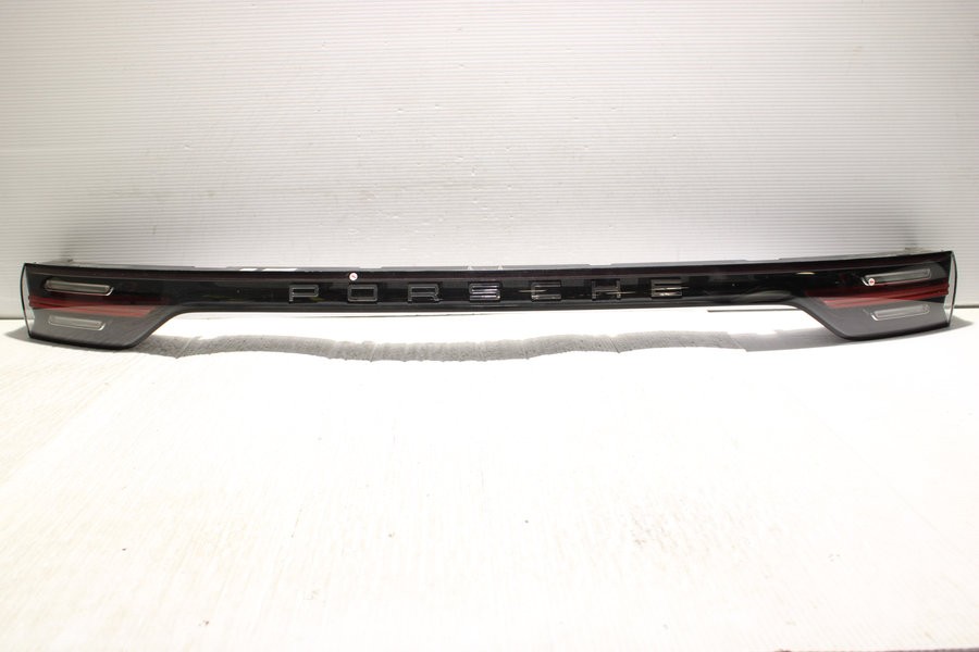 2019-2021 Porsche Cayenne Center LED Inner Tail Light Assembly OEM 9Y0945081Q