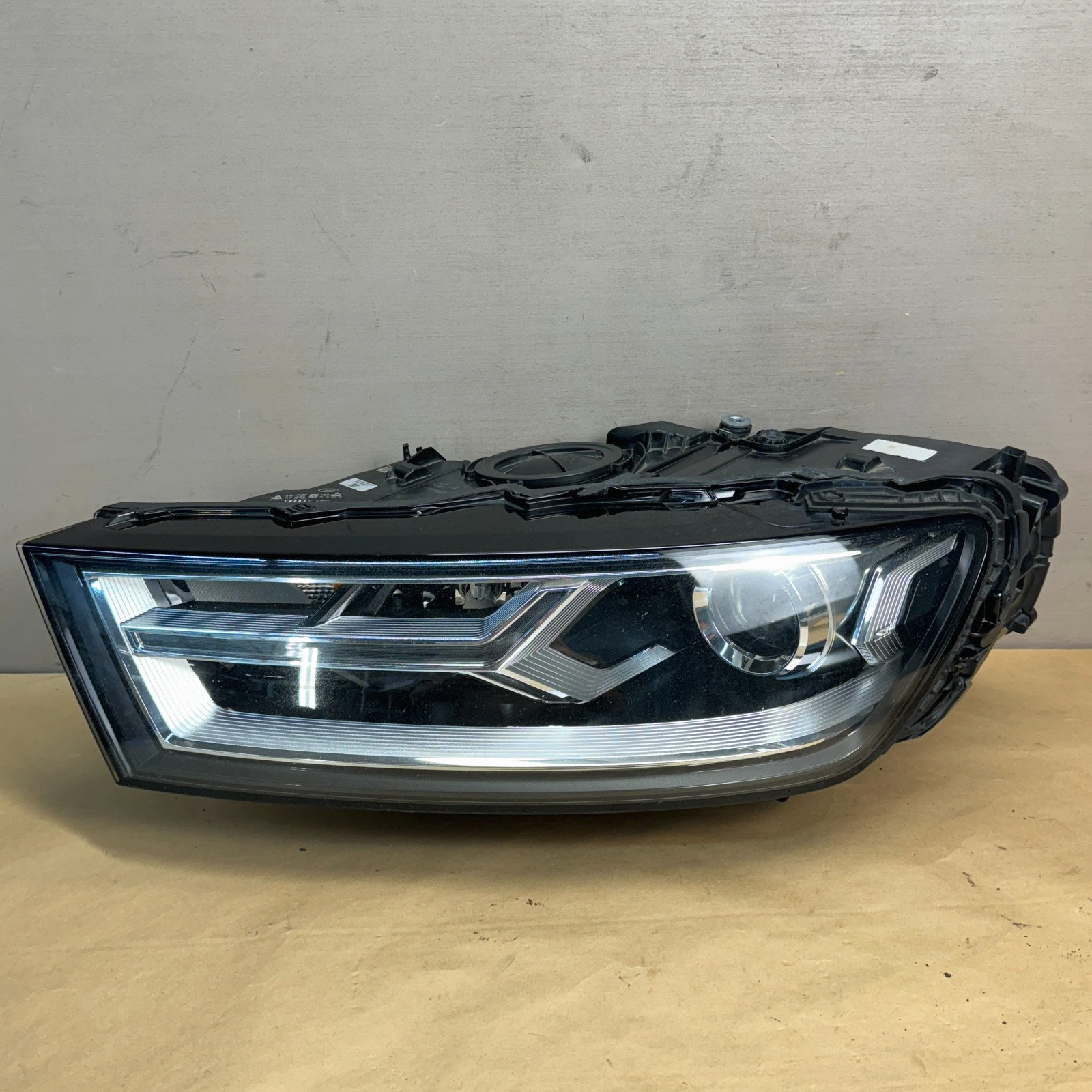 COMPLETE 2017-2019 GENUINE AUDI Q7 XENON HEADLIGHT LEFT LH SIDE HEADLAMP OEM COMPLETE 2017-2019 GENUINE AUDI Q7 XENON HEADLIGHT LEFT LH SIDE HEADLAMP OEM