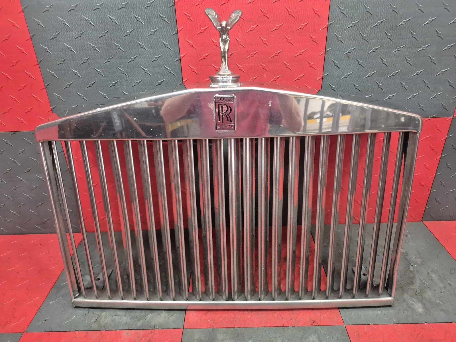 1982 Rolls-Royce Front Grille Grill Assembly OEM w/Silver Spirit Hood Ornament