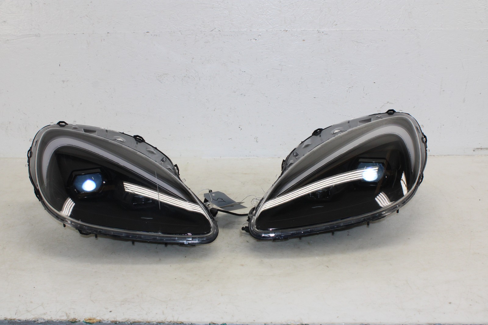 2005-2013 Chevrolet Corvette LED Headlight Set ST28