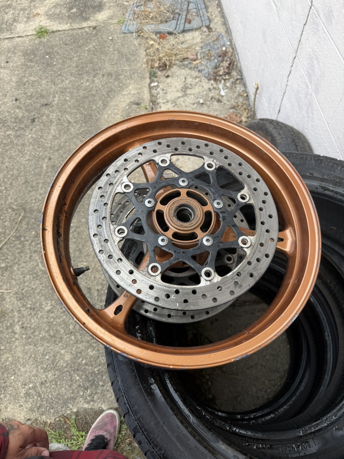 2006-2007 SUZUKI GSXR 600 750 1000 OEM FRONT WHEEL no bends, cracks or dents.