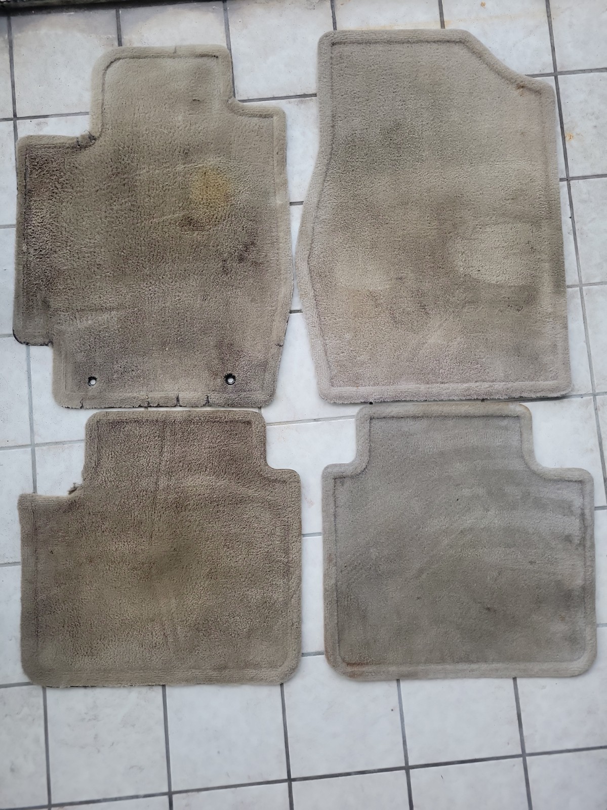 2005 Toyota Camry Tan Floor Mats - Full Set - Used Varifying Conditions - #2?12 2005 Toyota Camry Tan Floor Mats - Full Set - Used Varifying Conditions - #2?12