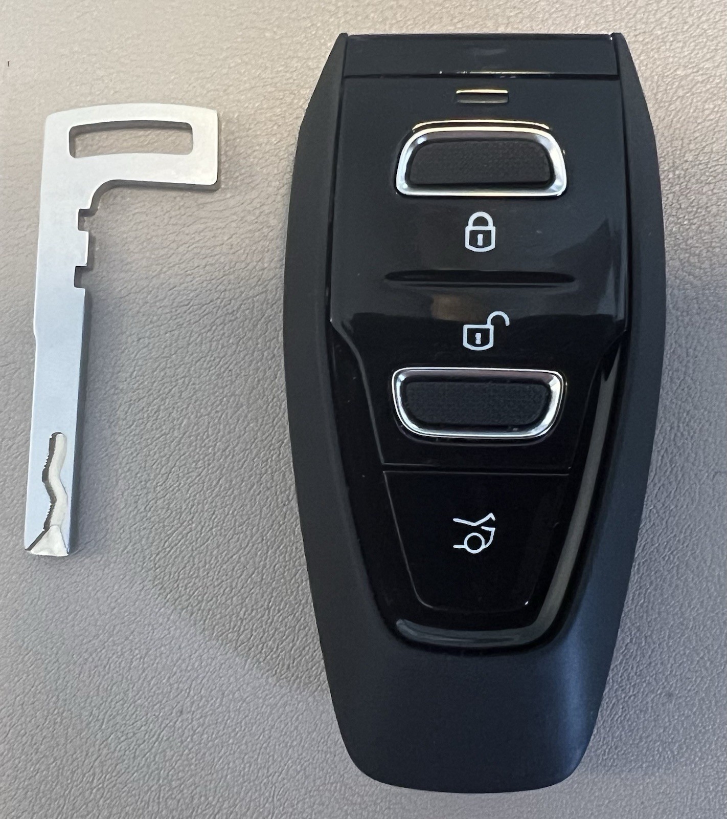 ASTON MARTIN DBX Key Fob/Remote 2020-2024 USED