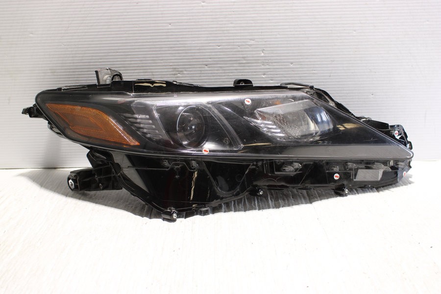 2018-2022 Toyota Camry Headlight Assembly OEM 81110-06C40