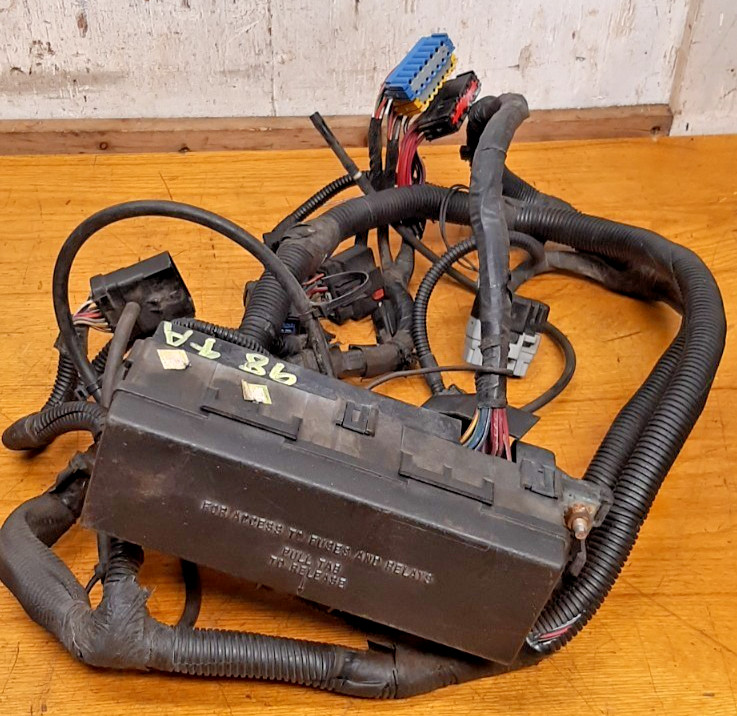 97-98Jeep Wrangler TJ 2.5 Auto Fusebox side engine harness P56010350AB 
