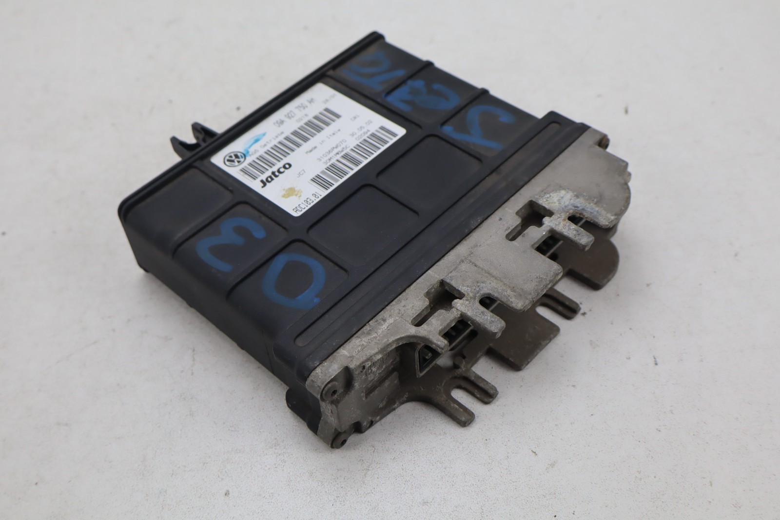 2003-2005 Volkswagen Jetta Transmission Control Module 09A927750AH OEM