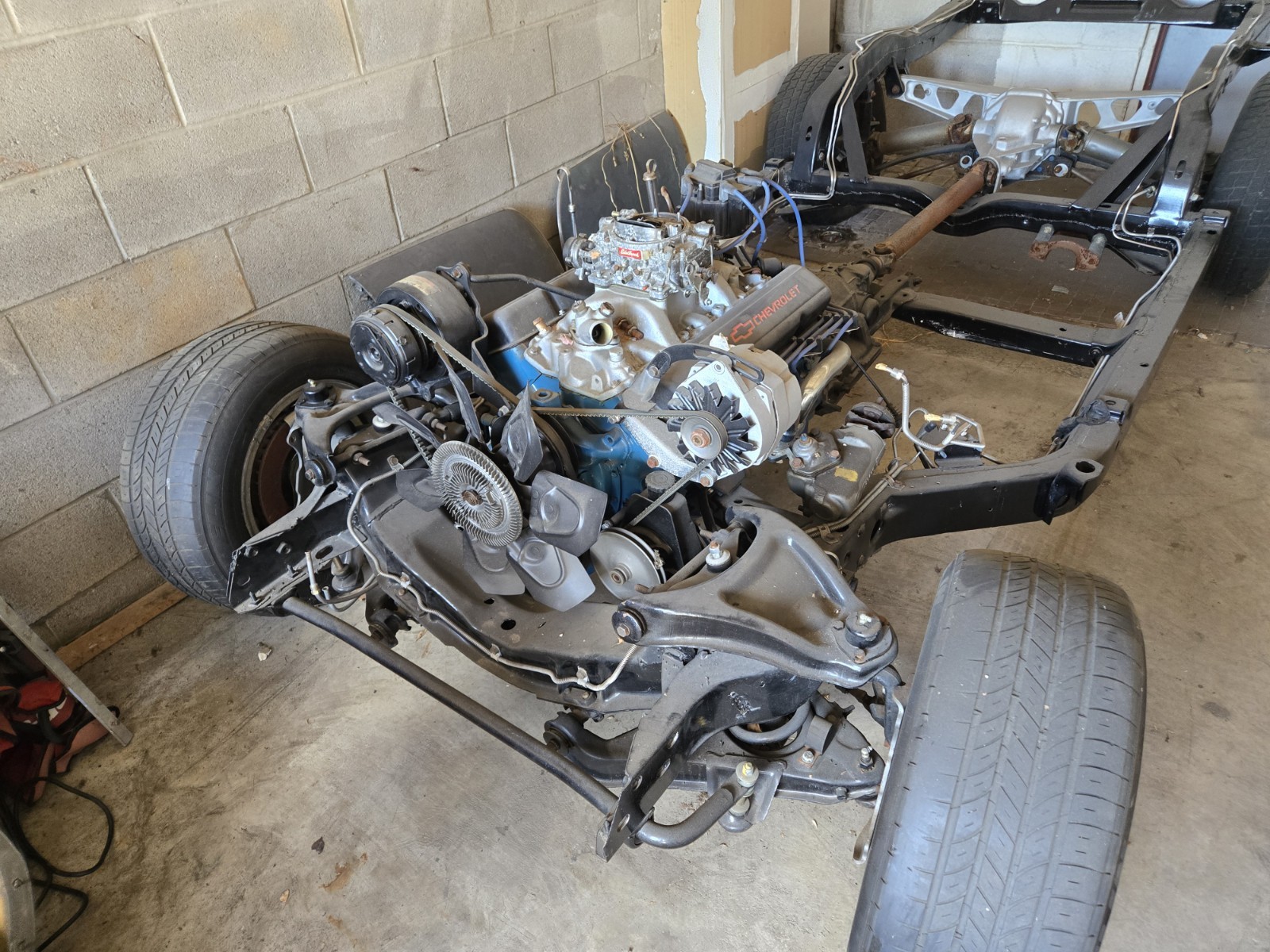 1980 1981 1982 Corvette COMPLETE ROLLING CHASSIS FRAME ENGINE + TRANSMISSION 1980 1981 1982 Corvette COMPLETE ROLLING CHASSIS FRAME ENGINE + TRANSMISSION