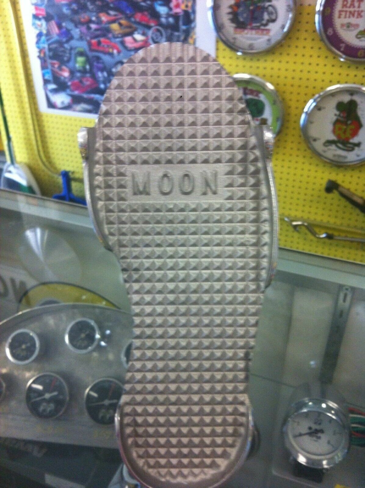 MOON GAS PEDAL RAT HOT ROD DRAG RACING GASSER POWER BOAT DUNE BUGGY RAIL RIGHT