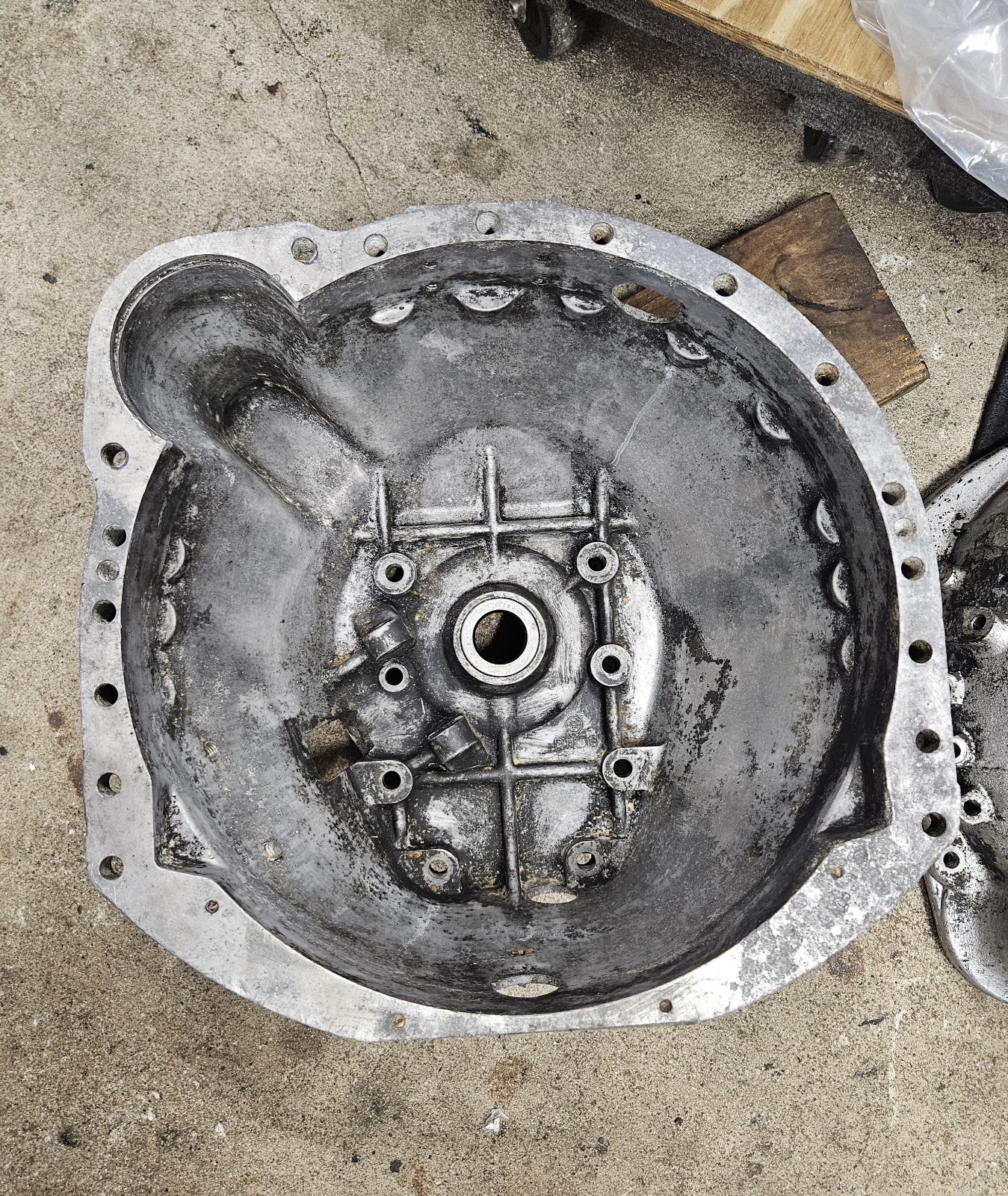 Jaguar E-type 3.8 MK1 MK2 3.4 3.8 Manual Transmission Gearbox Bellhousing D1106 Jaguar E-type 3.8 MK1 MK2 3.4 3.8 Manual Transmission Gearbox Bellhousing D1106