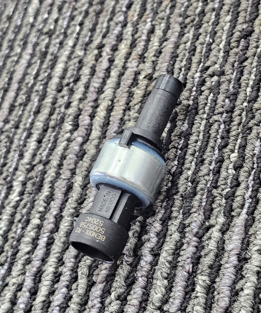 Bendix 5005758 Low Air Pressure Sensor For Navistar International 2505669C91