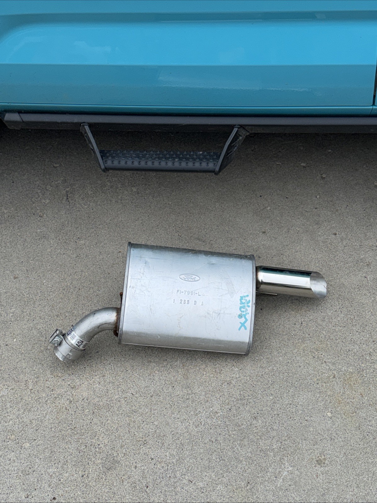 NOS OEM Take Off 2005-2009 Ford Mustang GT 4.6L V8 Axle Back Exhaust Mufflers LH NOS OEM Take Off 2005-2009 Ford Mustang GT 4.6L V8 Axle Back Exhaust Mufflers LH
