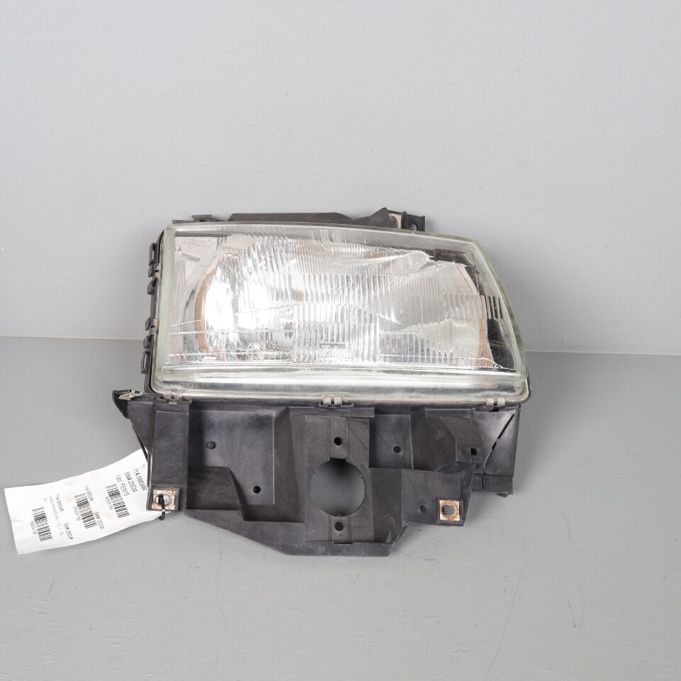 1996-2003 Volkswagen Eurovan Right Passenger Headlight 7D1941006A OEM 1996-2003 Volkswagen Eurovan Right Passenger Headlight 7D1941006A OEM