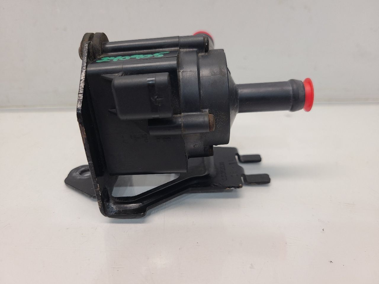 2015-18 Ford Focus (1.0L / Turbo / MT) Auxiliary Electric Coolant Pump