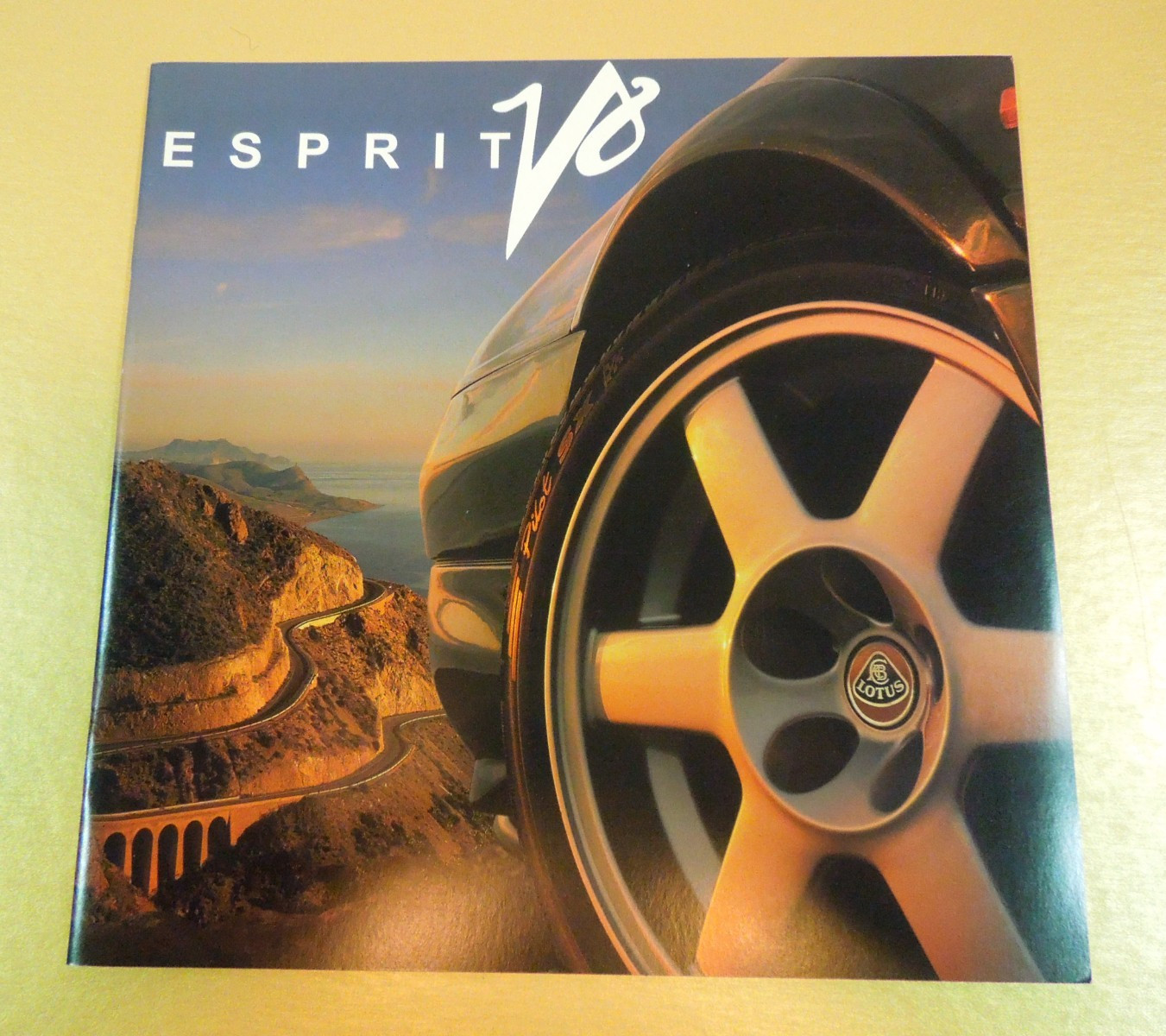 VINTAGE NOS ORIGINAL LOTUS ESPRIT V8  GLOSSY FOLD OUT SALES BROCHURE MINT