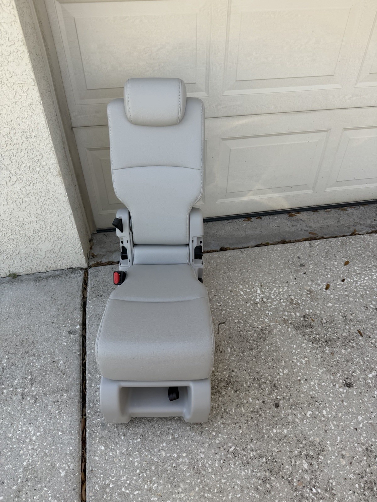 2018-2024  HONDA ODYSSEY  2ND ROW MIDDLE JUMP SEAT LEATHER  Gray   Read