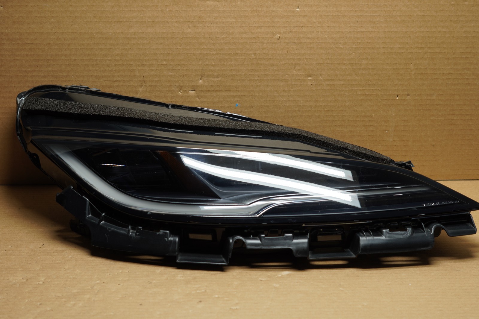 2024-2025 Tesla Model 3 Highland LED Headlight RIGHT SIDE PASSENGER OEM Y1
