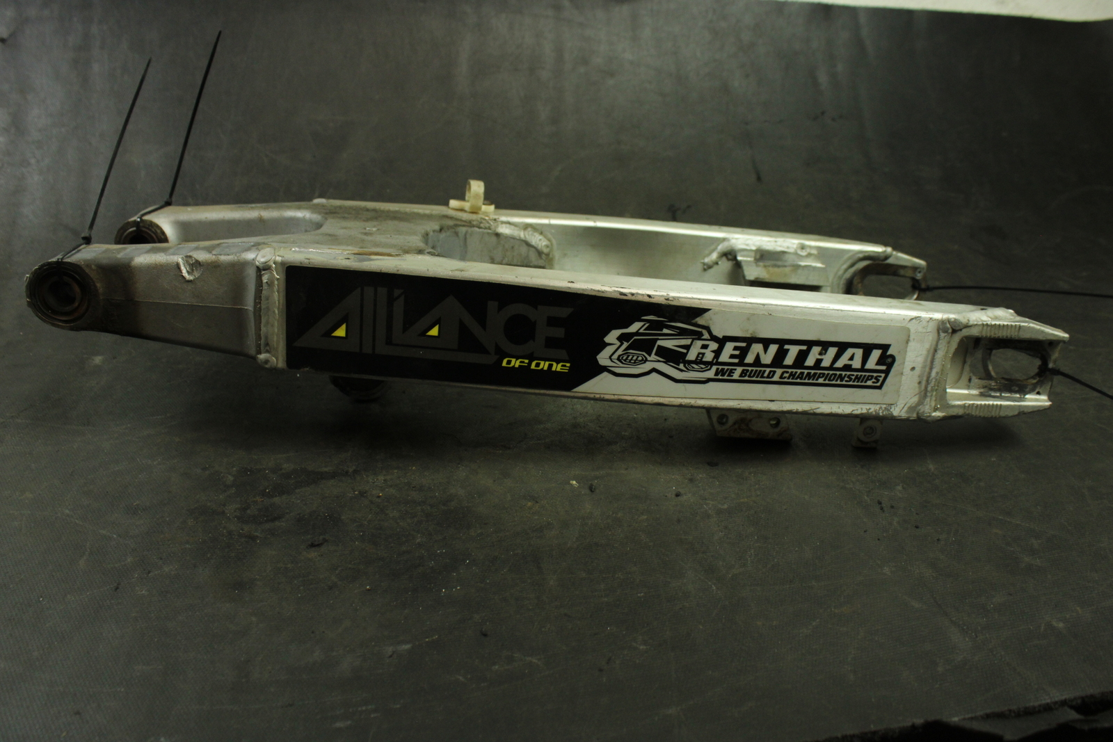 2001 Suzuki Rm250 OEM Swingarm  B4480