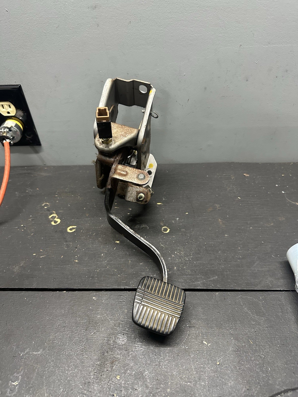 03-05 Nissan 350z G35 M/T Manual Transmission Clutch Pedal Assembly OEM