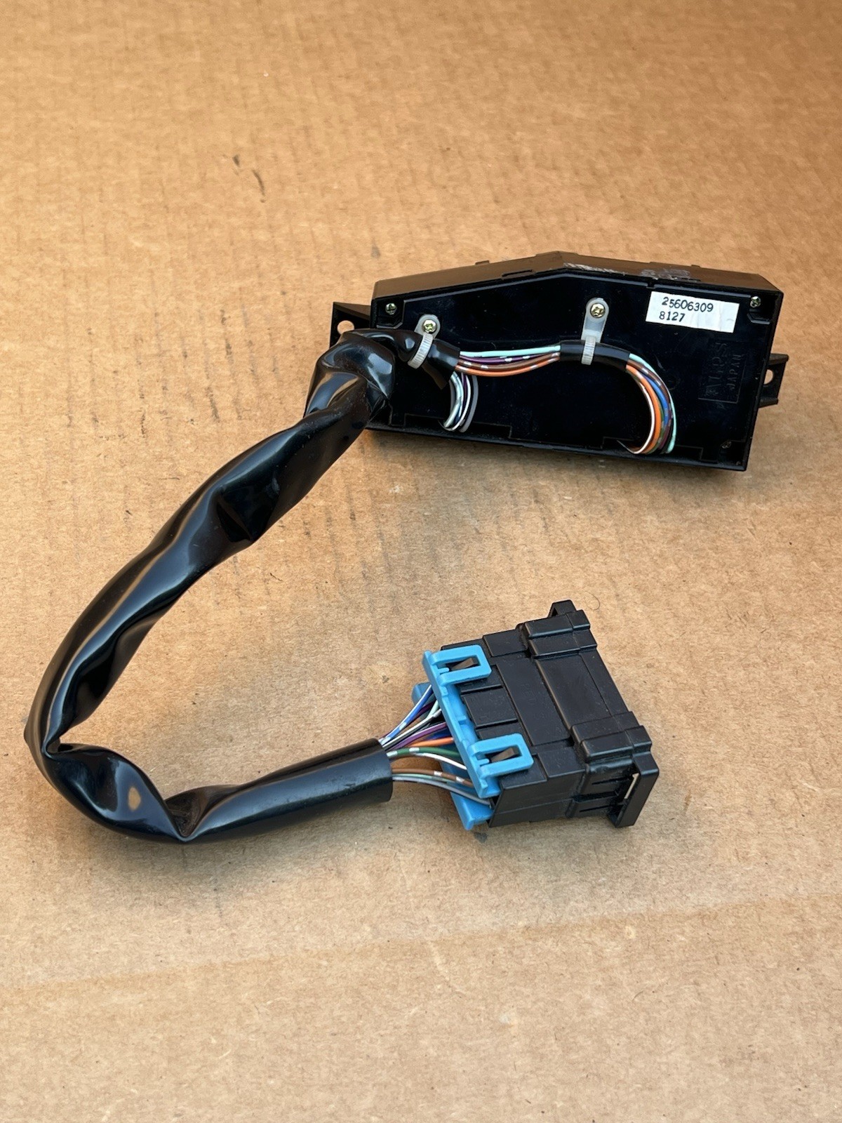 1995 - 1999 BUICK RIVIERA OEM DRIVER'S SIDE POWER MIRROR SWITCH # 25606309