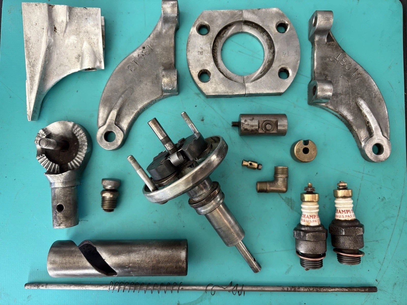 Johnson Misc Lot Of Antique Outboard Parts For Parts Only Johnson Misc Lot Of Antique Outboard Parts For Parts Only