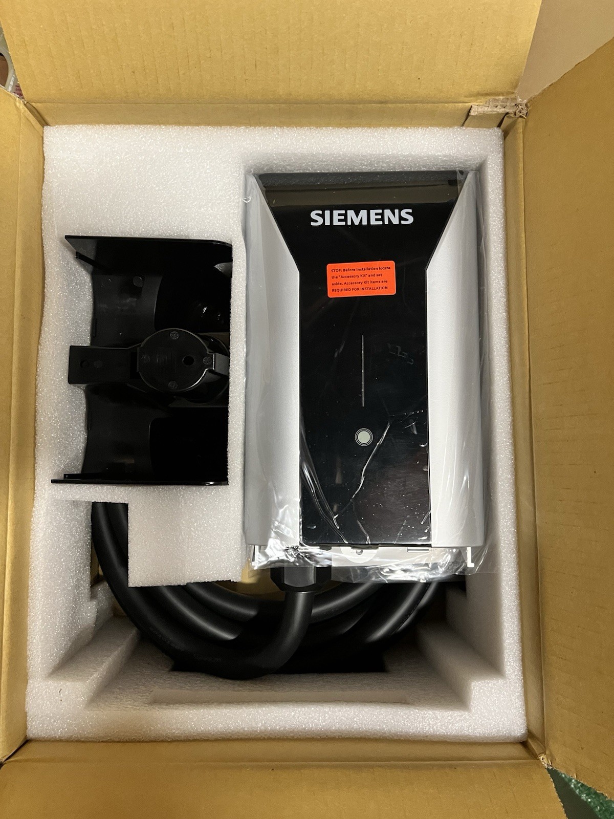 Siemens VersiCharge 48A Level 2 EV Charger Hardwired 208/240V EVSE 8EM1312-5CF18
