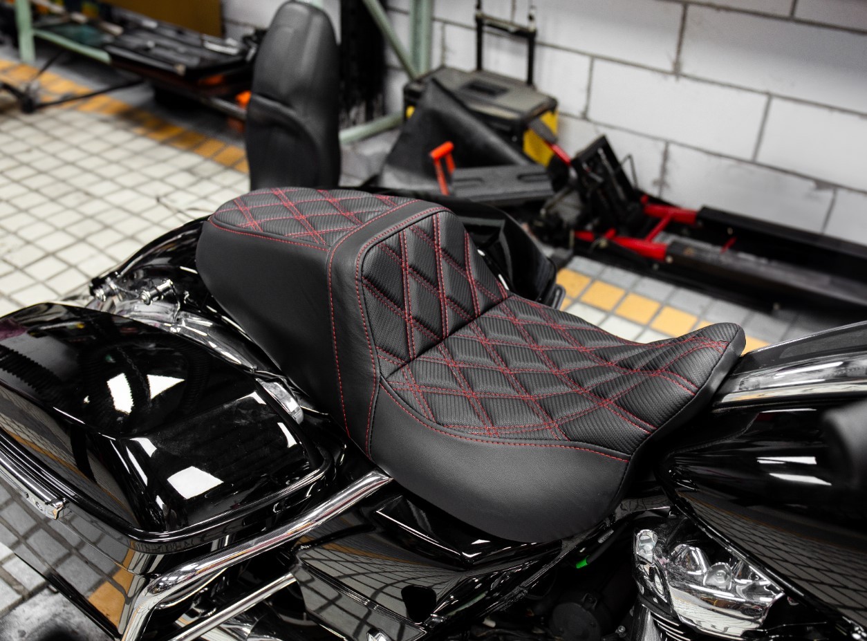 For Harley Electra Glide 2008-2022 Gel 1-Piece Passenger Driver Diamond Red Seat