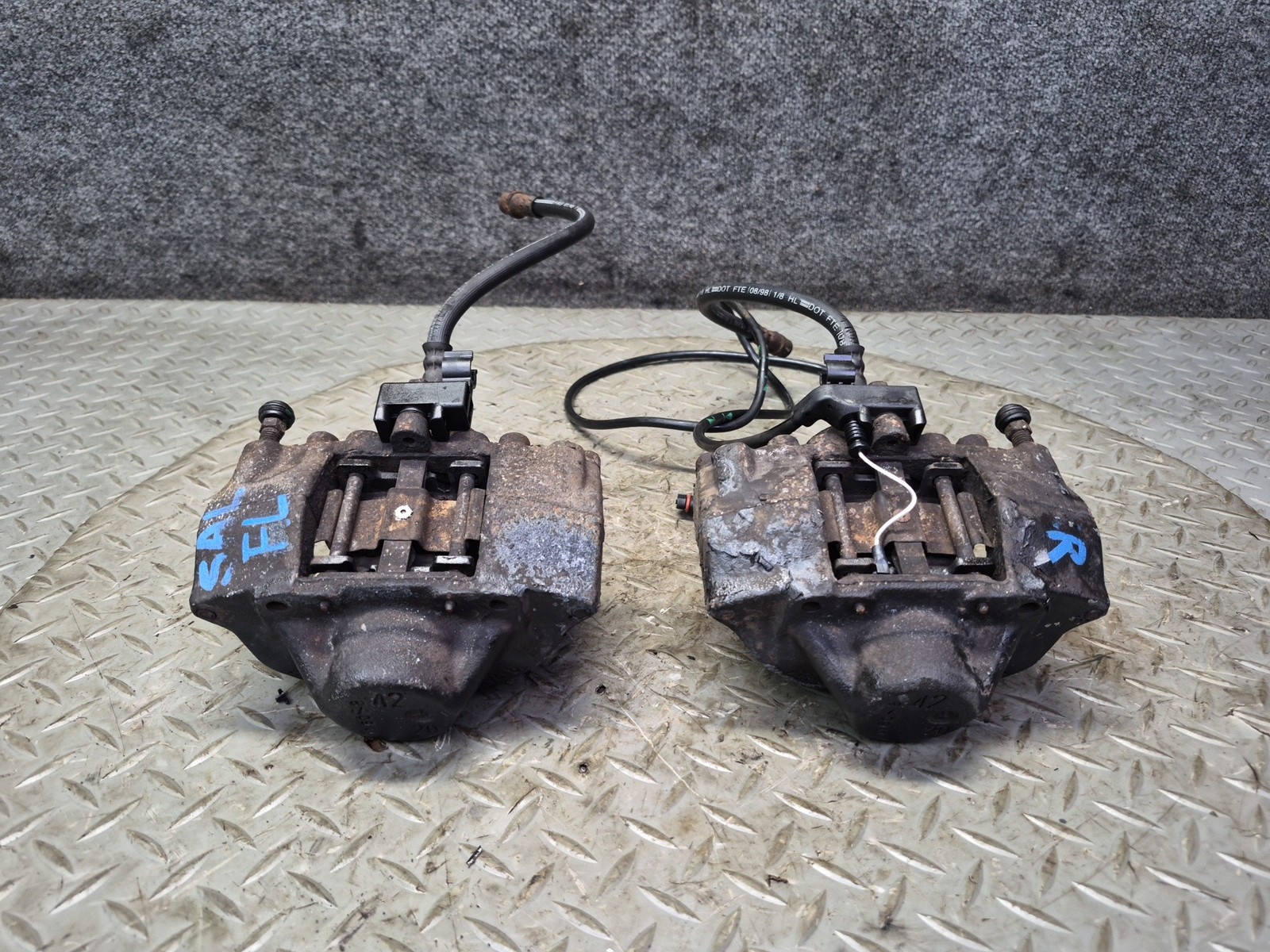 99-02 MERCEDES R129 SL500 SET OF 2 REAR LEFT & RIGHT BRAKE CALIPER OEM
