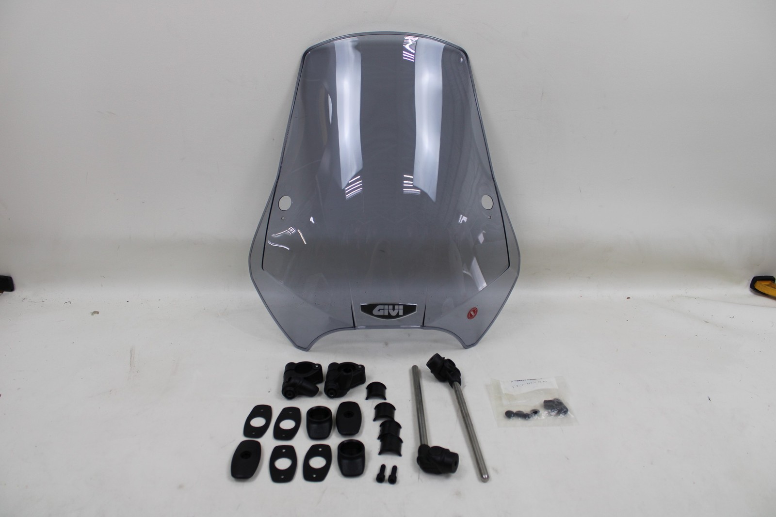  GIVI Universal Airstar Smoked Retro Windscreen Windshield & Brackets A660