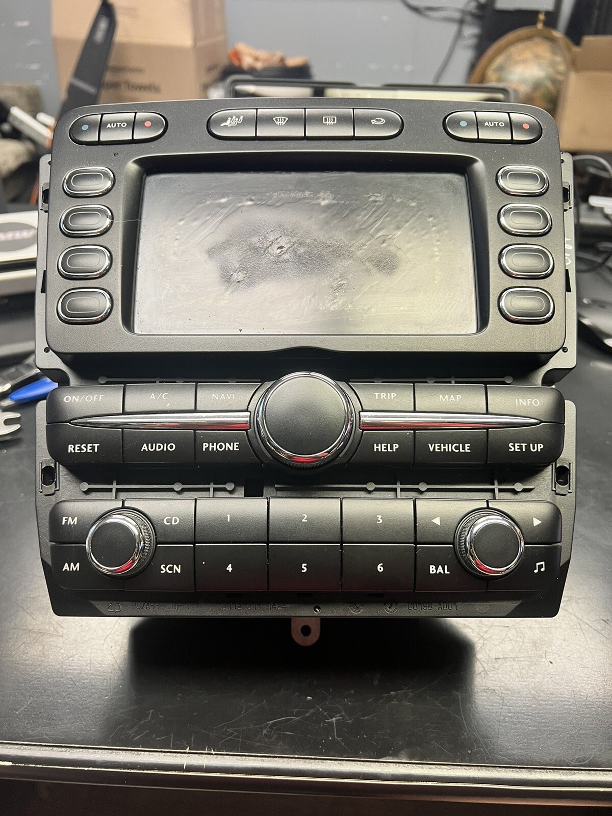 05-11 Bentley Continental GT Dash Mounted Radio Navigation Screen (3W0035008) 05-11 Bentley Continental GT Dash Mounted Radio Navigation Screen (3W0035008)