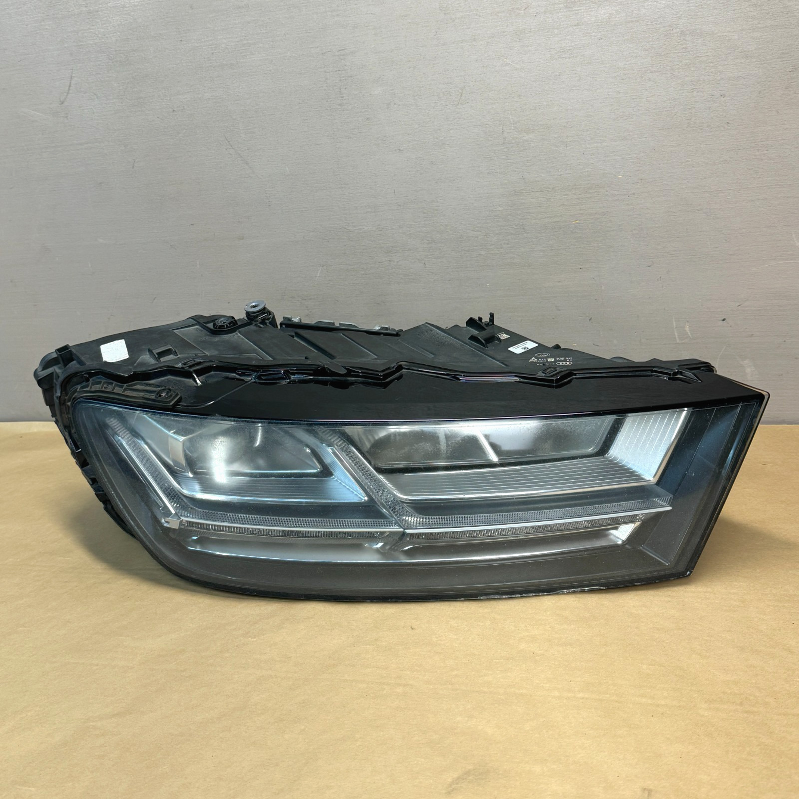 COMPLETE 2017-2019 GENUINE AUDI Q7 LED HEADLIGHT RIGHT RH SIDE HEADLAMP OEM COMPLETE 2017-2019 GENUINE AUDI Q7 LED HEADLIGHT RIGHT RH SIDE HEADLAMP OEM