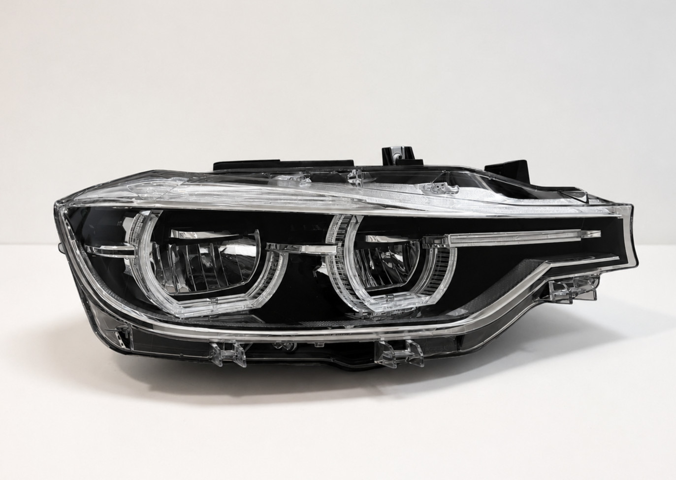 MINT 2016-2019 BMW 3 Series F30 Non-Adaptive LED Headlight Right Passenger OEM