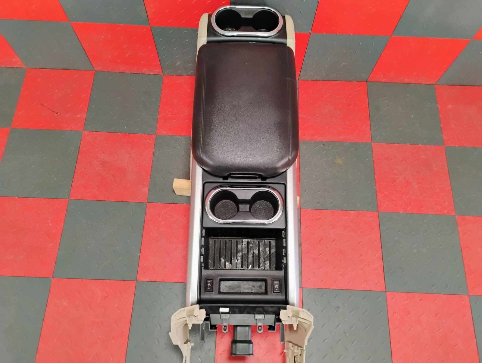 16-24 Nissan Titan Front Center Console Assembly (Beige Trim C) 16-24 Nissan Titan Front Center Console Assembly (Beige Trim C)