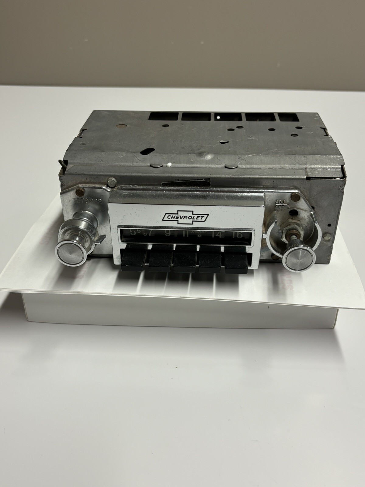1963-64 Chevrolet Nova Chevy II Original AM Radio , 985958