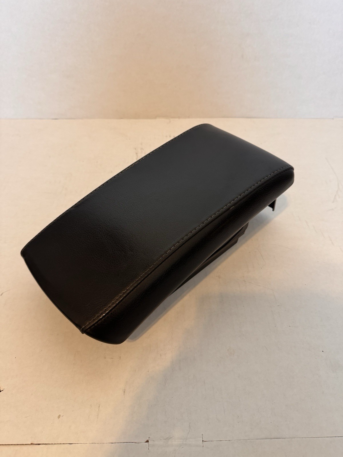 2008-2012 Nissan Altima Coupe Center Console Black Leather Armrest Storage OEM 2008-2012 Nissan Altima Coupe Center Console Black Leather Armrest Storage OEM