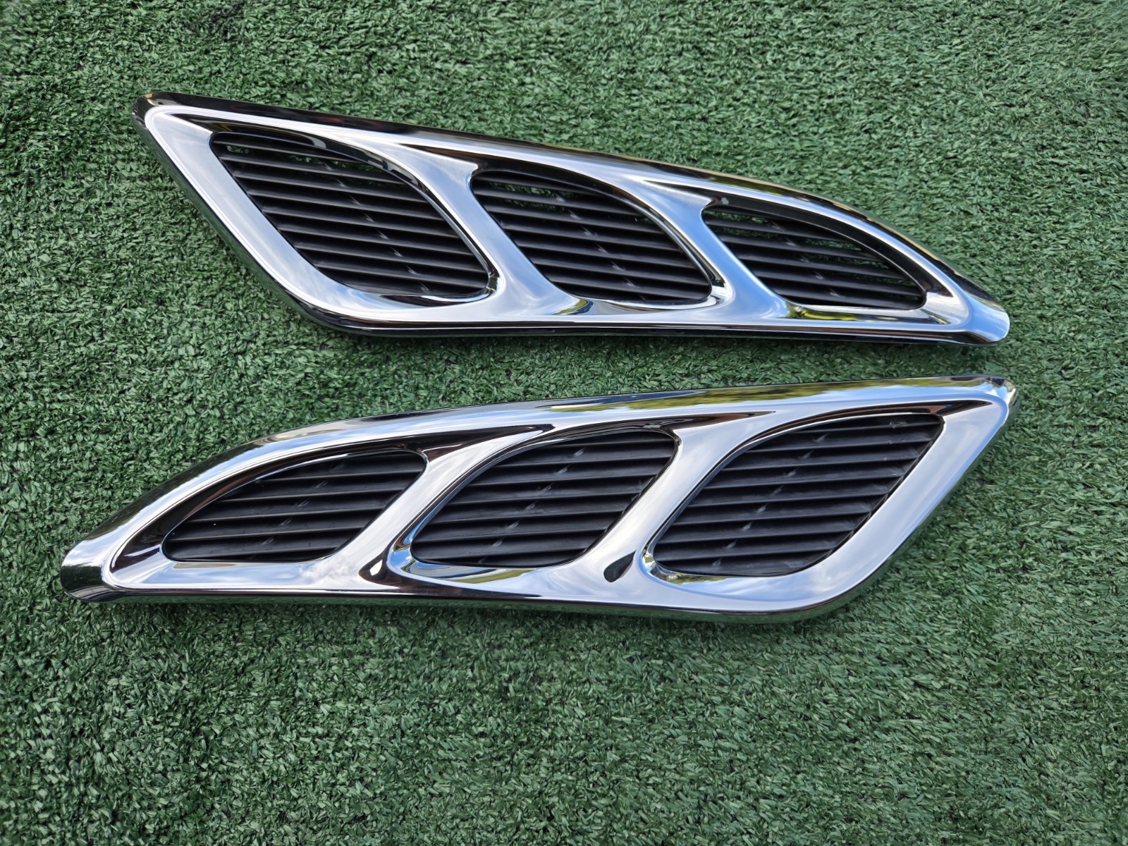 11-17 INFINITI QX56 QX80 FRONT RIGHT & LEFT FENDER CHROME TRIM MOLDING VENTS OEM 11-17 INFINITI QX56 QX80 FRONT RIGHT & LEFT FENDER CHROME TRIM MOLDING VENTS OEM