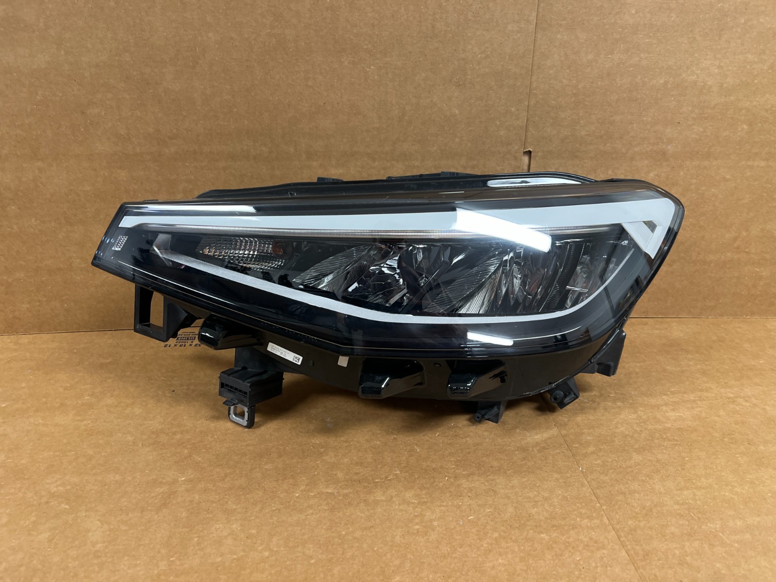 OEM 2023-2026 VOLKSWAGEN ID.4 ID4 LED HEADLIGHT REFLECTOR STYLE LEFT LH OEM 2023-2026 VOLKSWAGEN ID.4 ID4 LED HEADLIGHT REFLECTOR STYLE LEFT LH