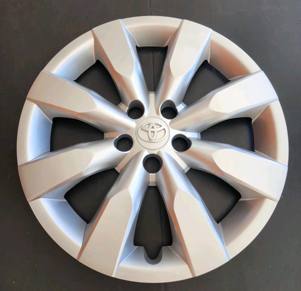 (1) New 2014 2015 2016 16” inch Hubcap Wheelcover Fits Toyota Corolla 61172 (1) New 2014 2015 2016 16” inch Hubcap Wheelcover Fits Toyota Corolla 61172