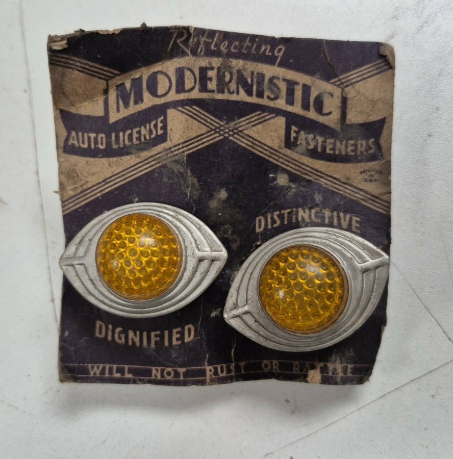 Reflecting Modernistic Auto License Fasteners - 1 pair yellow cat eye