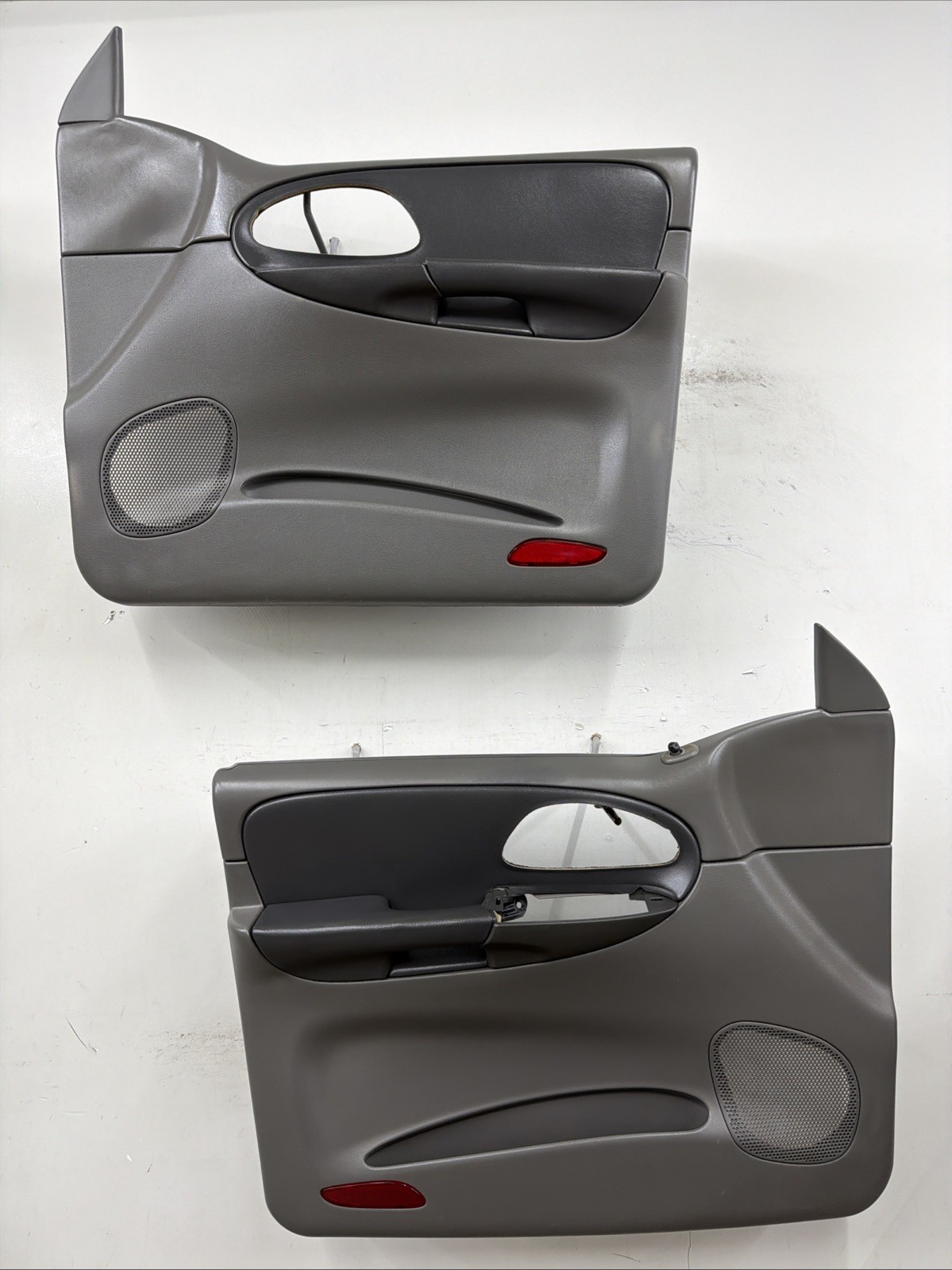 02-09 Chevy Trailblazer Front Door Panels Power OEM Dark Gray