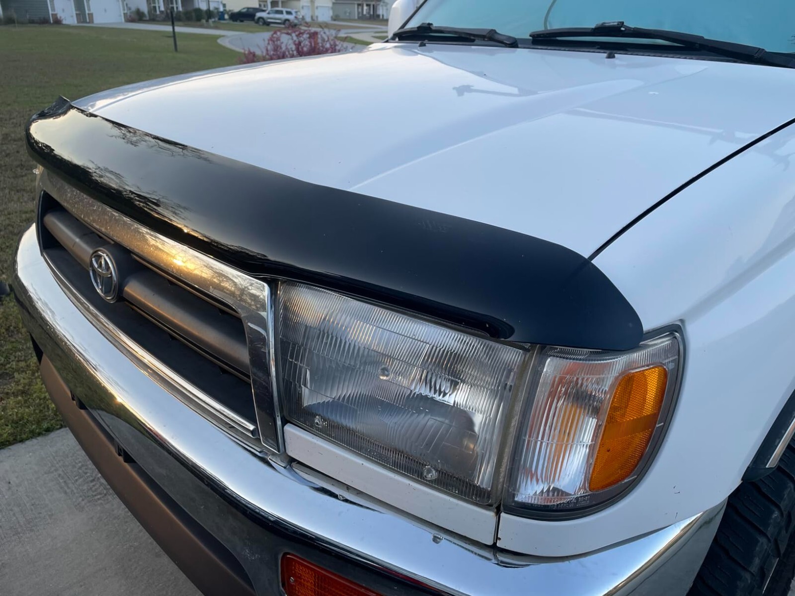 BugFlector II Hood Protector Bug Shield Deflector for 1996-2002 Toyota 4Runner BugFlector II Hood Protector Bug Shield Deflector for 1996-2002 Toyota 4Runner