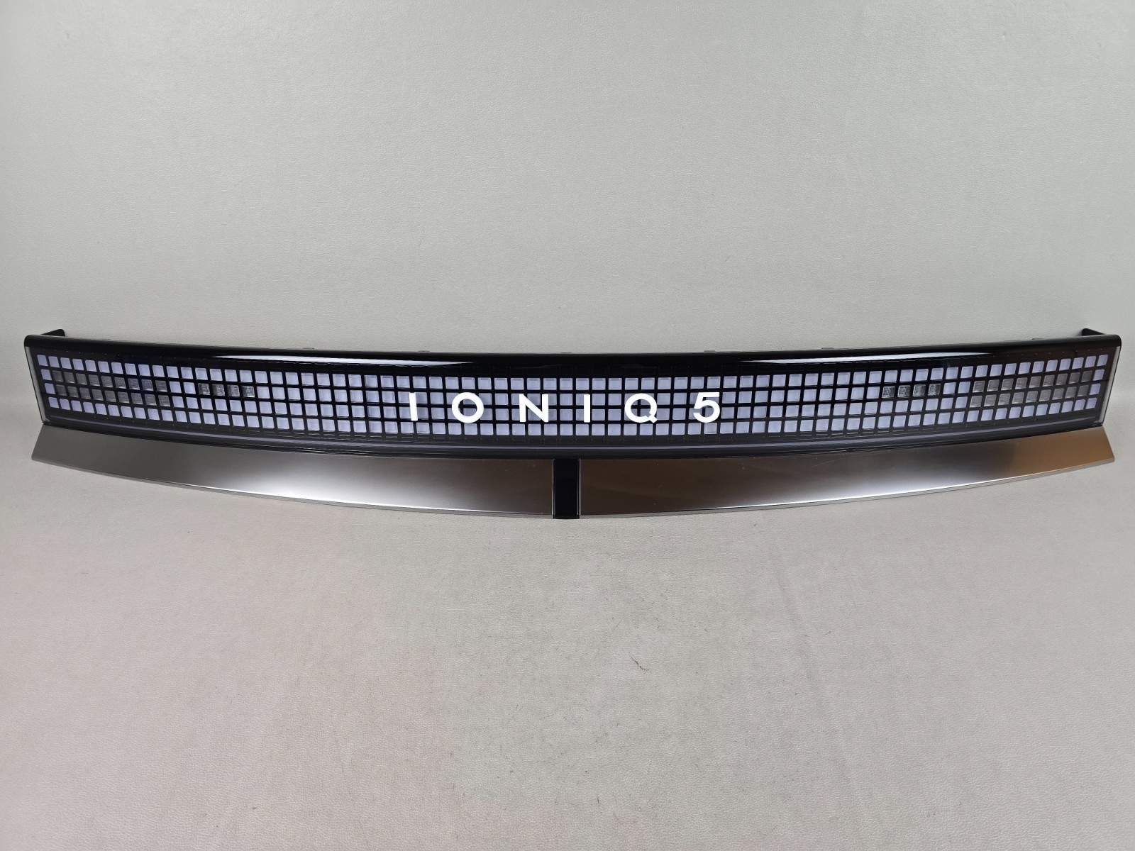 Nice 2022-2025 Hyundai IONIQ 5 Center Liftgate Light Bar LED OEM