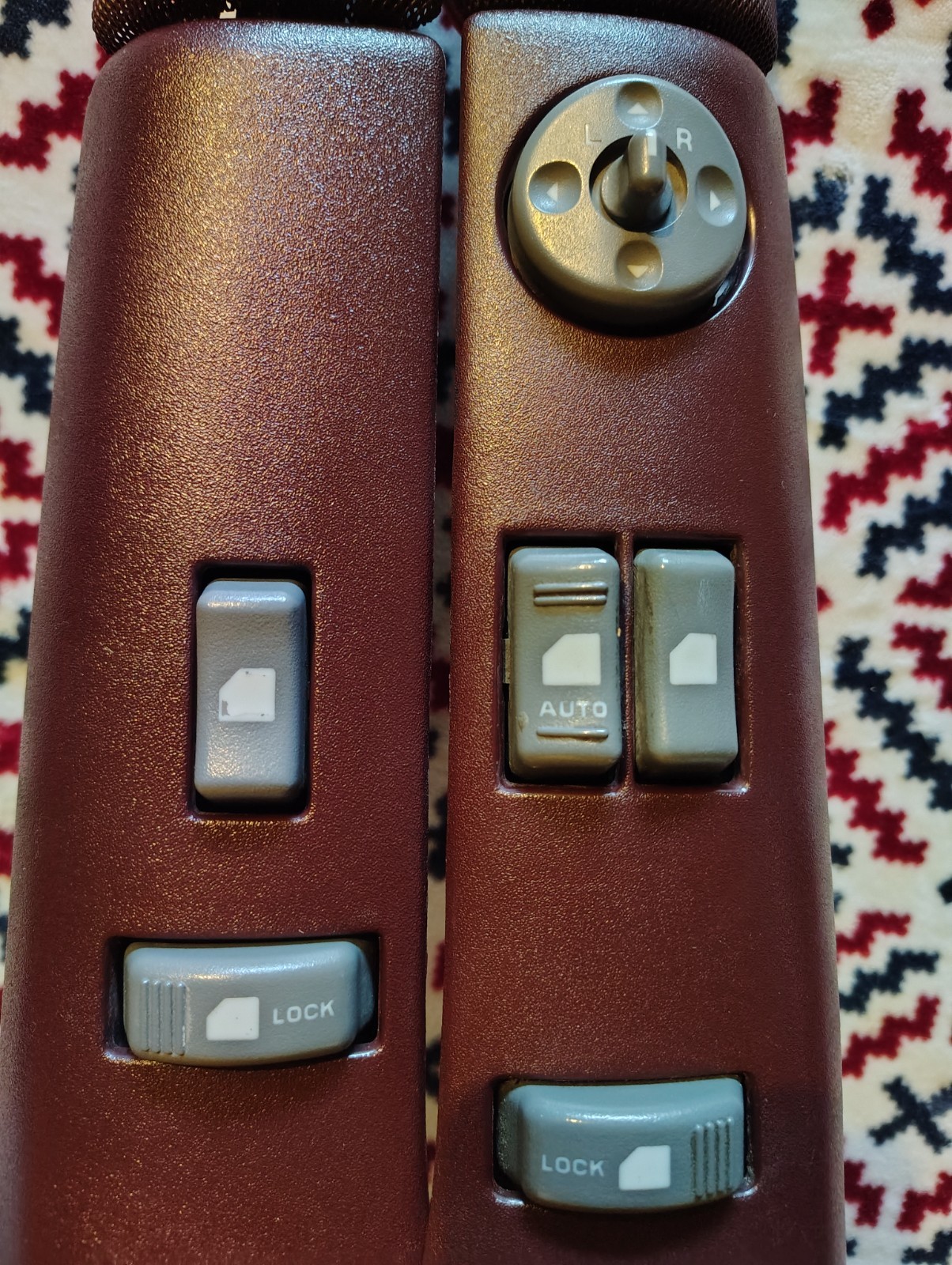 1995 -99 Chevy Silverado Door Window Switch Driver And Passenger BURGUNDY CLEAN 1995 -99 Chevy Silverado Door Window Switch Driver And Passenger BURGUNDY CLEAN
