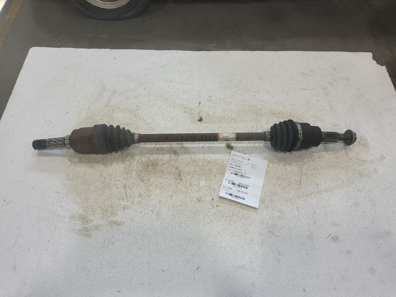 Used Rear Left Drive Axle Shaft fits: 2014 Lincoln Mkt Rear AWD Rear Left Grade