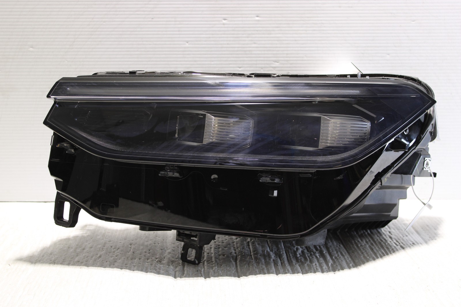 2025-2026 Volkswagen Tiguan Left Side LED Headlight Assembly OEM 57N941081B