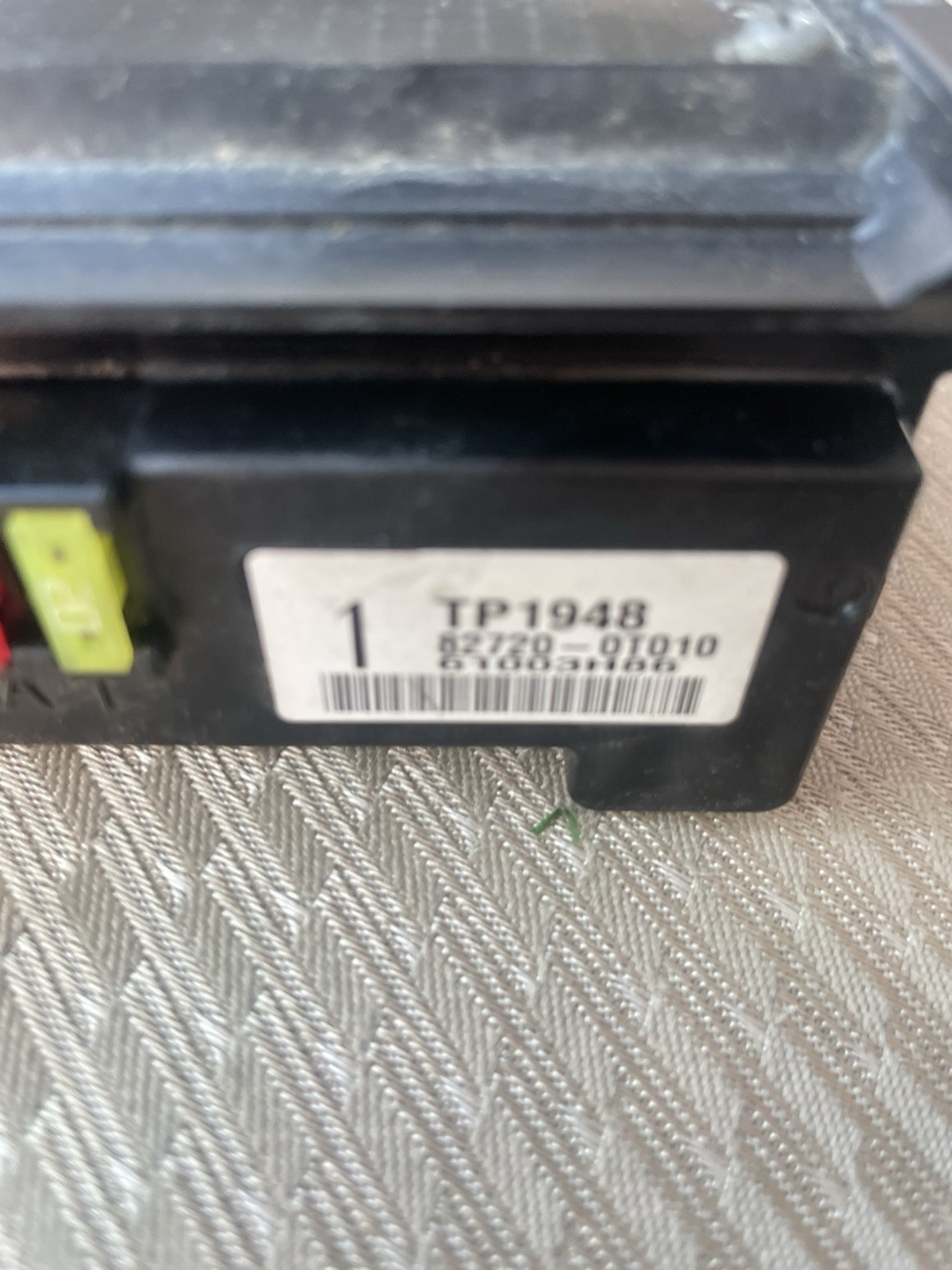 2009 2010 Toyota Venza Junction Block Fuse Box OEM (82720-0T010) 2009 2010 Toyota Venza Junction Block Fuse Box OEM (82720-0T010)