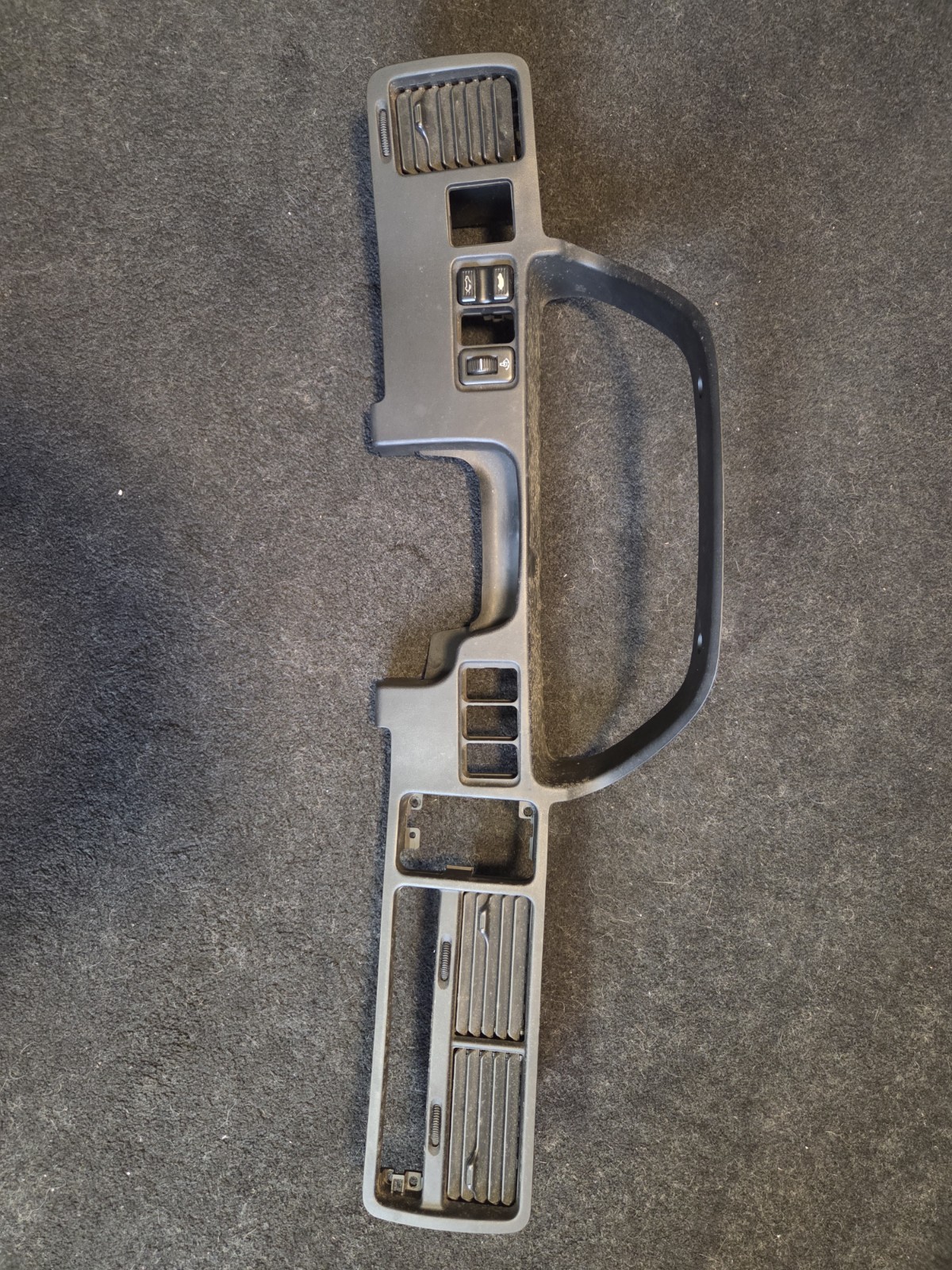 90-93 Acura Integra Dash Trim Bezel With Vents Intact. 90-93 Acura Integra Dash Trim Bezel With Vents Intact.