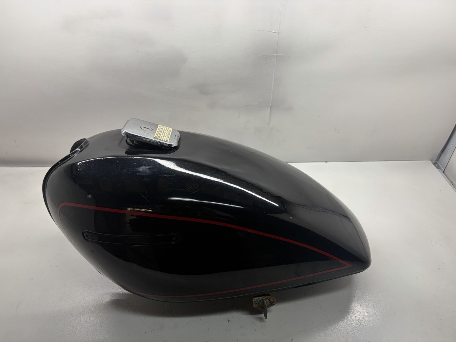 1981-1982 Kawasaki Kz440 Fuel Tank Petrol Tank Gas Tank OEM 1981-1982 1981-1982 Kawasaki Kz440 Fuel Tank Petrol Tank Gas Tank OEM 1981-1982