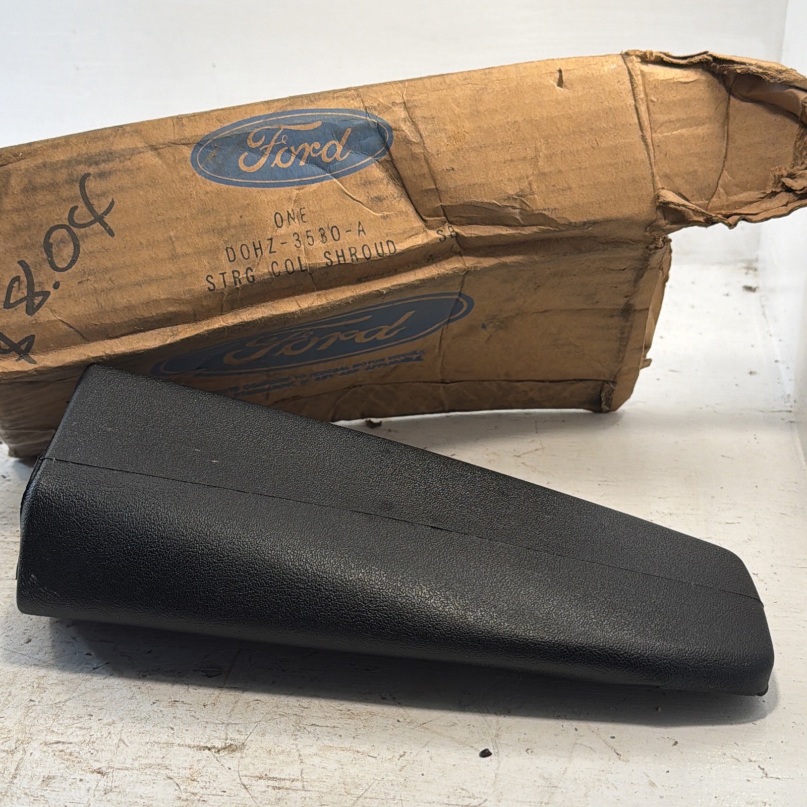 NOS Ford D0HZ-3530-A Steering Column Shroud 1970s-80s L Series L800-900 Trucks