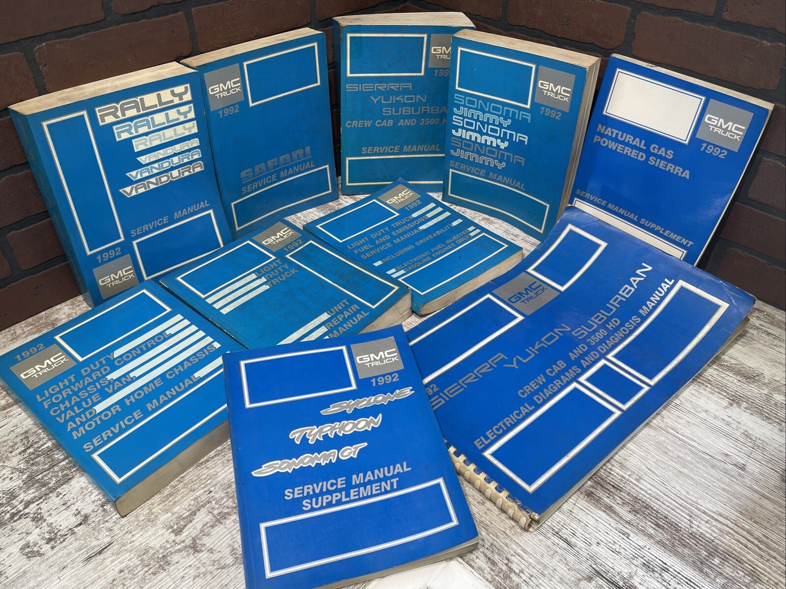 1992 GMC Yukon Sierra Typhoon Syclone Sonoma GT Service Manuals Lot Of 10 1992 GMC Yukon Sierra Typhoon Syclone Sonoma GT Service Manuals Lot Of 10