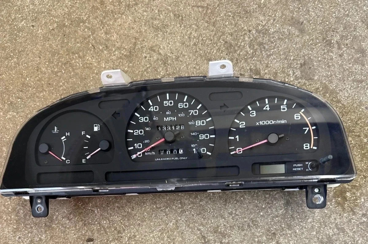 1994-1997 Nissan Pickup Instrument Cluster Speedometer Tachometer OEM